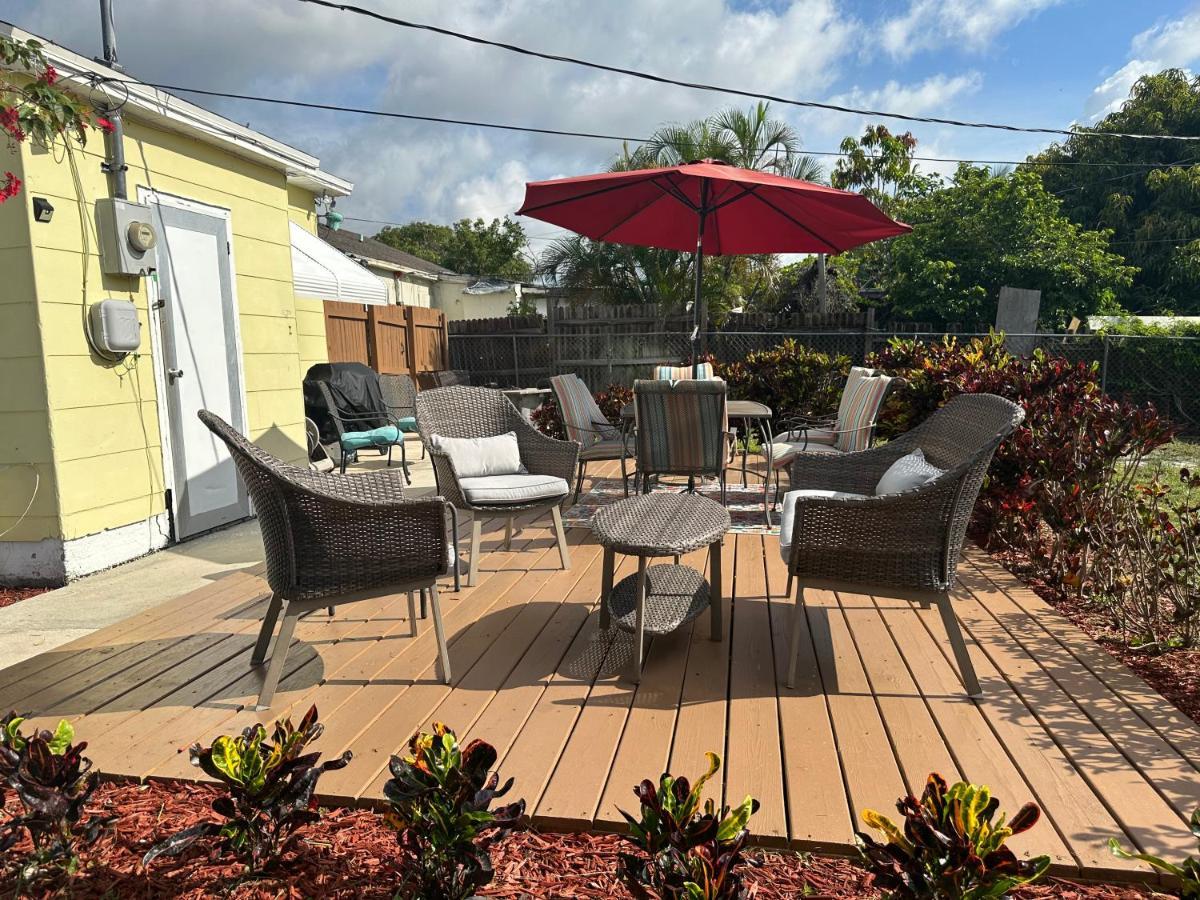 5 Min To Beach Large Living Room Fenced Backyard Bbq Firepit Driveway Boat Parking Lake Worth Beach Extérieur photo